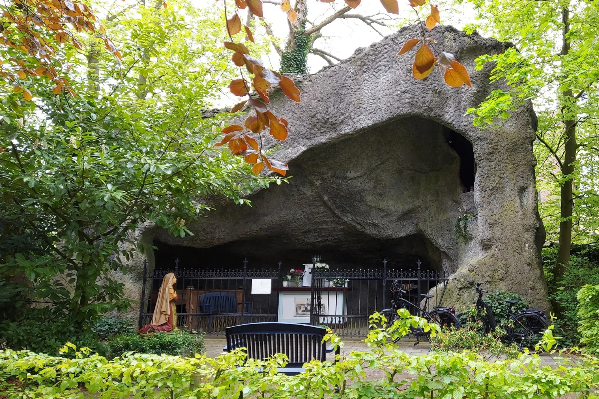 Uncover the Hidden Gems: Your Ultimate City Guide to Sint Nicolaas!